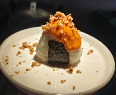 427 ONIGIRI SALMONE PICCANTE