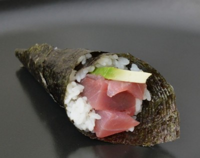 421 TEMAKI TONNO E AVOCADO