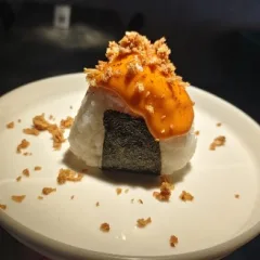 427 ONIGIRI SALMONE PICCANTE