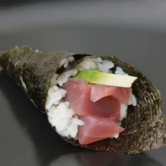 421 TEMAKI TONNO E AVOCADO