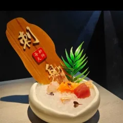 323 SASHIMI HANGOUT 8PZ