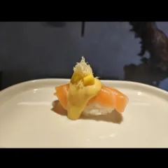 297 NIGHIRI SALMONE MANGO