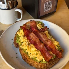 Avocado, Uova Satrapazzate E Bacon
