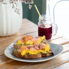 Avocado, Uova Strapazzate E Salmone Affumicato