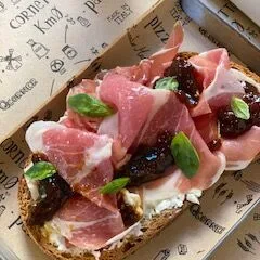 Burrata, Crudo Di Parma, Fichi Caramellati E Basilico